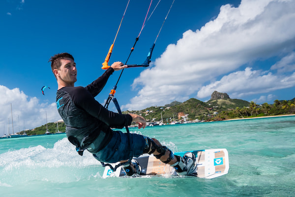 ride aaron 600 kitesurfing from the caribbean kite cruise boat in Union island lagoon